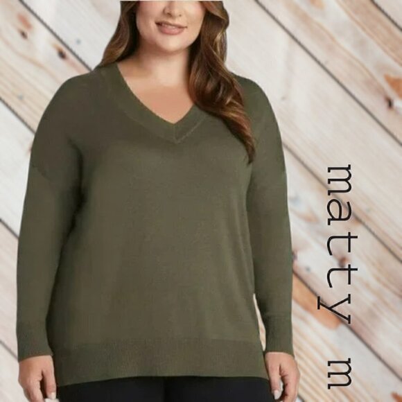 Matty M | Ladies' Lightweight V-Neck Sweater with Side Slits | Green | NWT - Picture 2 of 3